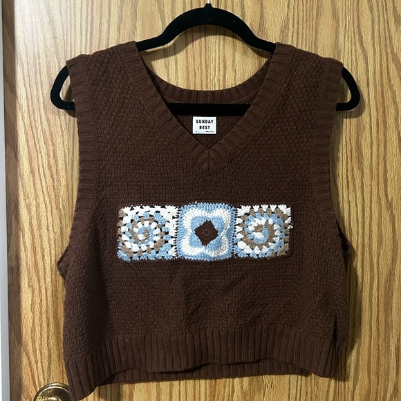 Cropped knit sweater vest - Picture 1 of 3